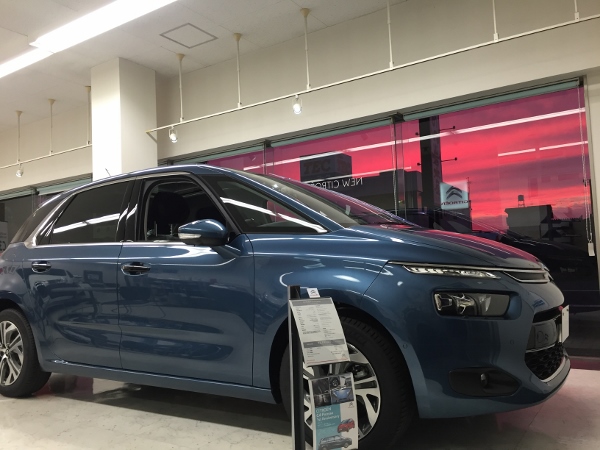 夕焼けとショールーム