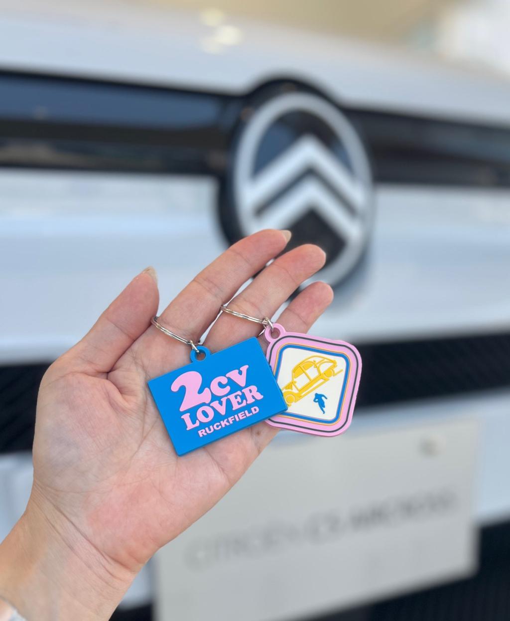 🌈毎日持ち歩きたくなる、2CVデザイン。